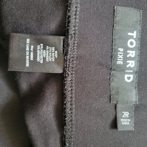 Torrid Pixie 2R Black Snake Print Stretch Pants Cropped Leggings Women Polyester - Picture 3 of 5